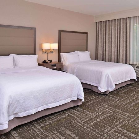 Hampton Inn & Suites Dallas Market Center Eksteriør billede