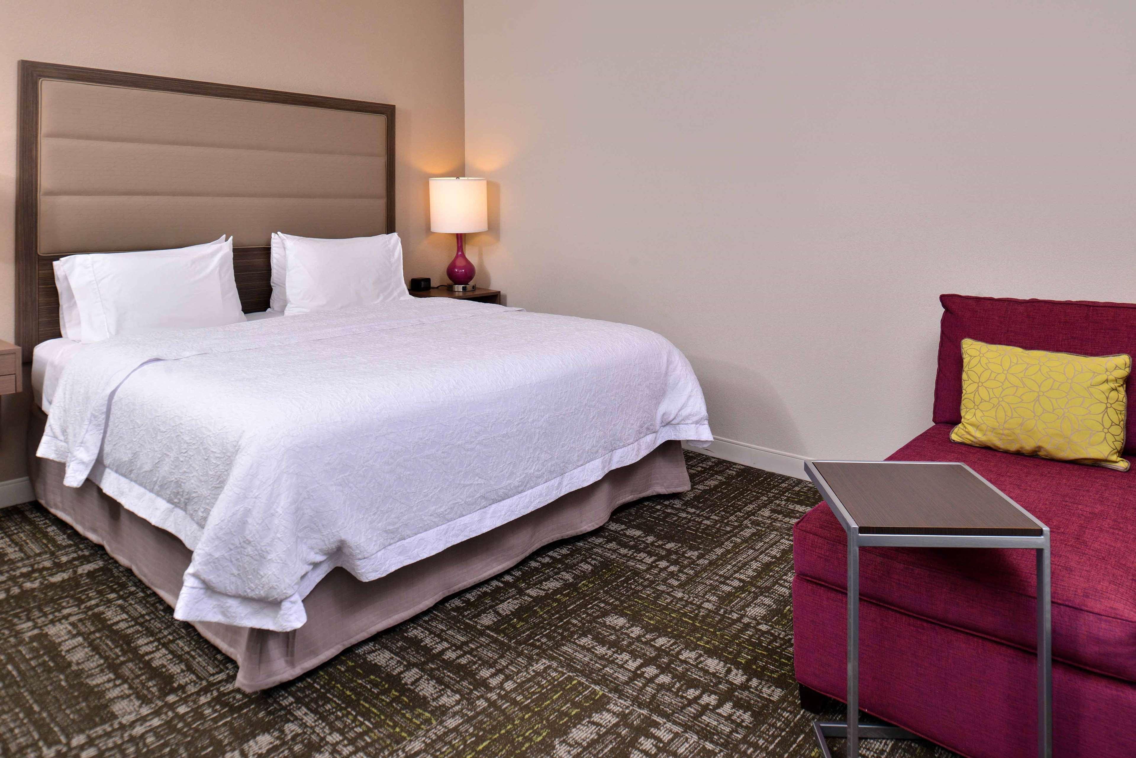 Hampton Inn & Suites Dallas Market Center Eksteriør billede