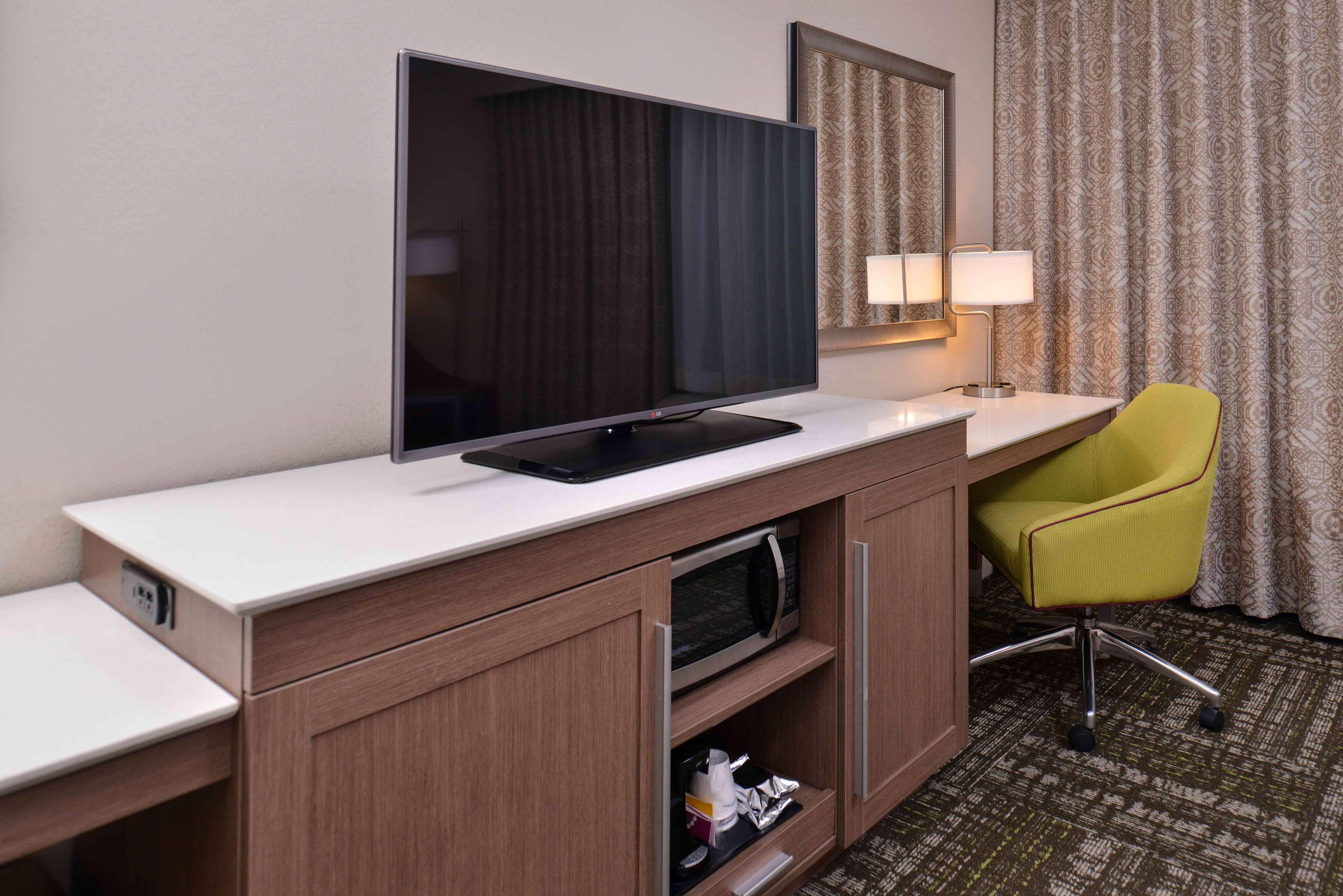 Hampton Inn & Suites Dallas Market Center Eksteriør billede