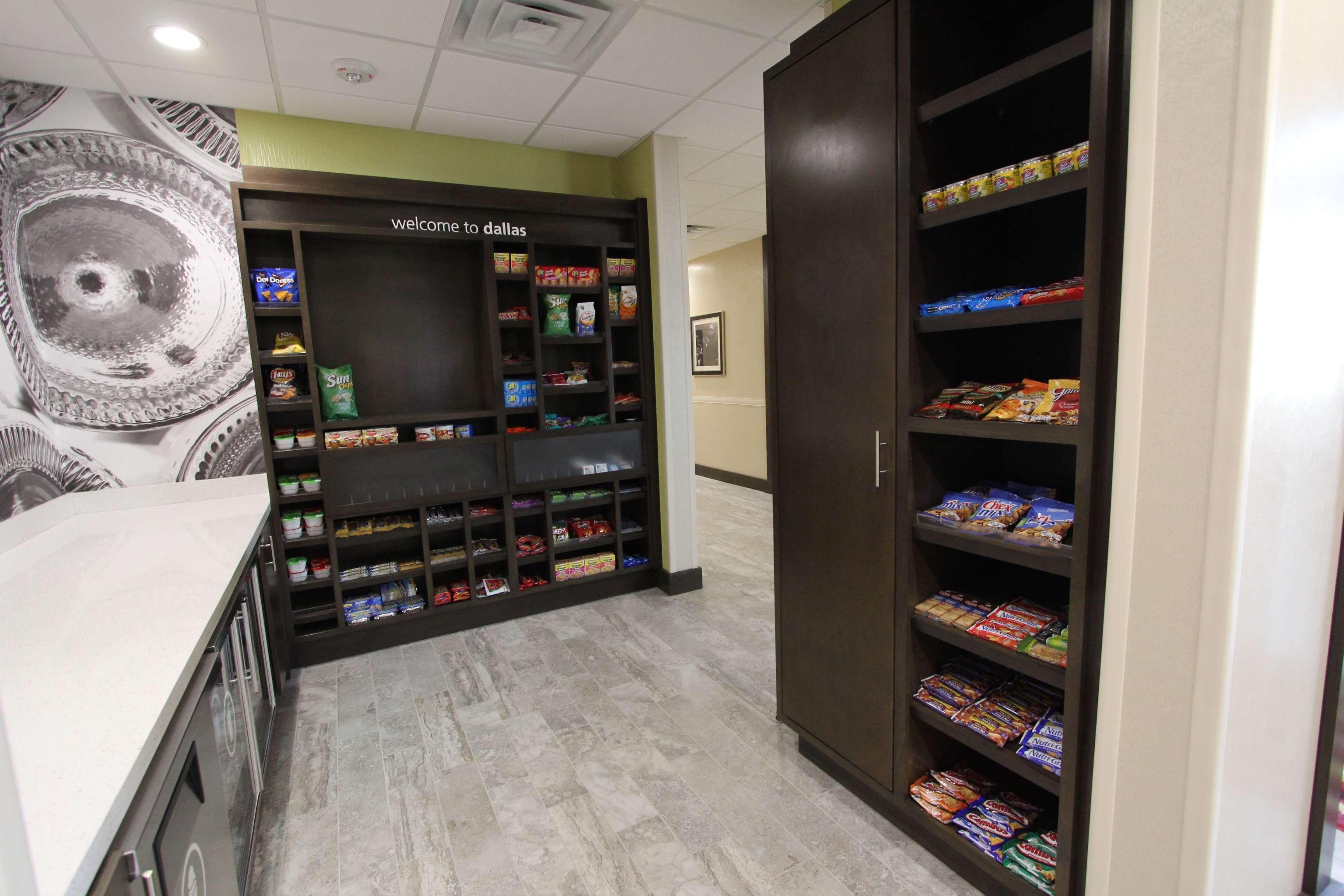 Hampton Inn & Suites Dallas Market Center Eksteriør billede