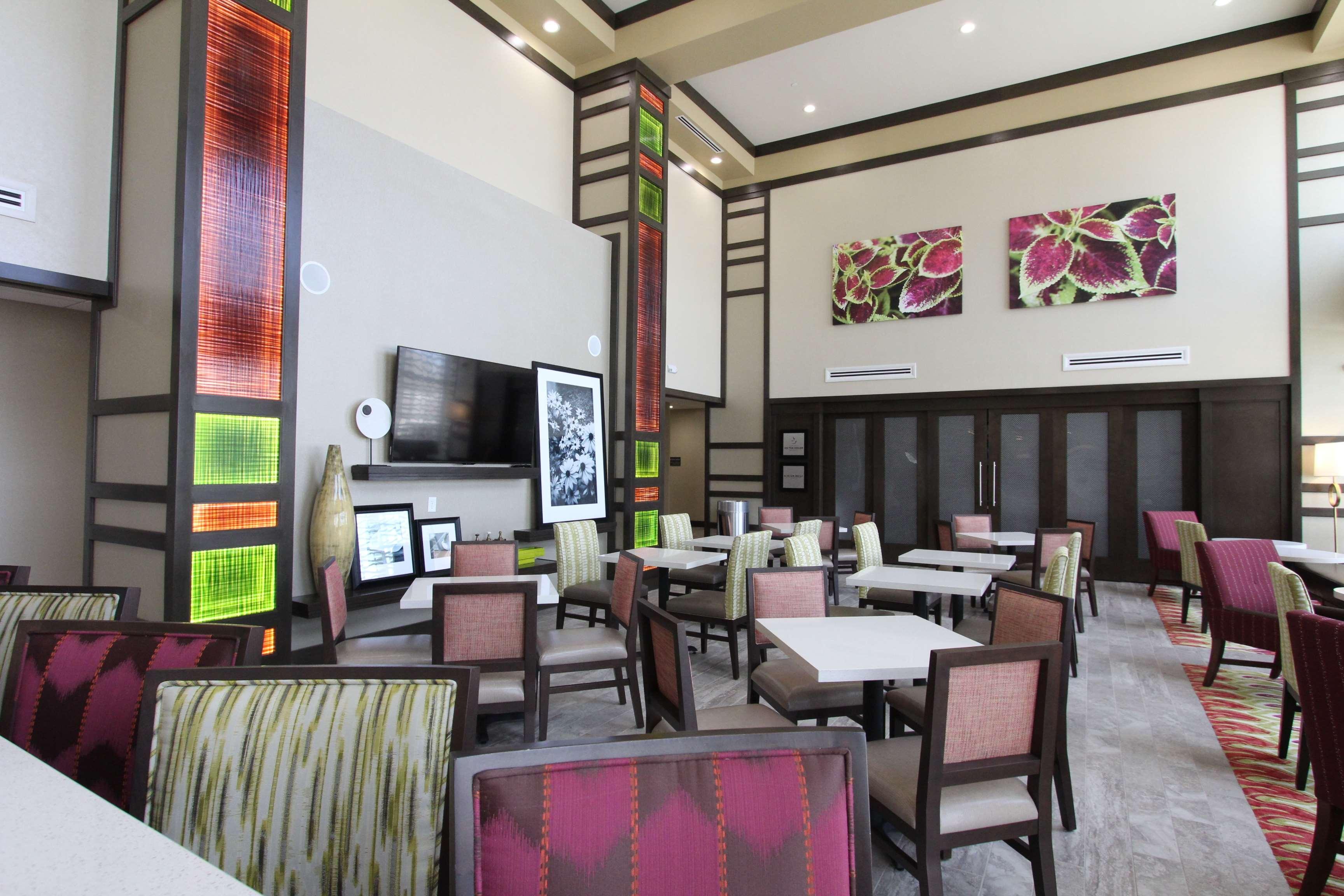 Hampton Inn & Suites Dallas Market Center Eksteriør billede