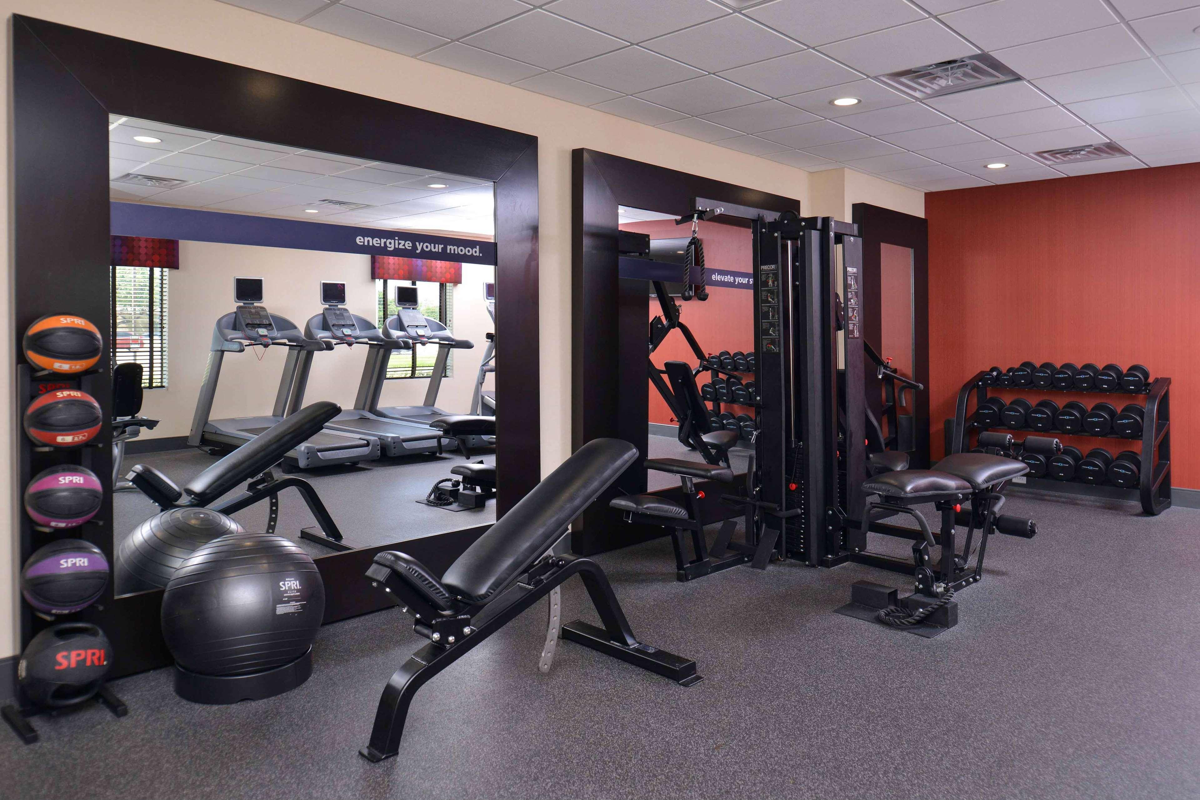 Hampton Inn & Suites Dallas Market Center Eksteriør billede
