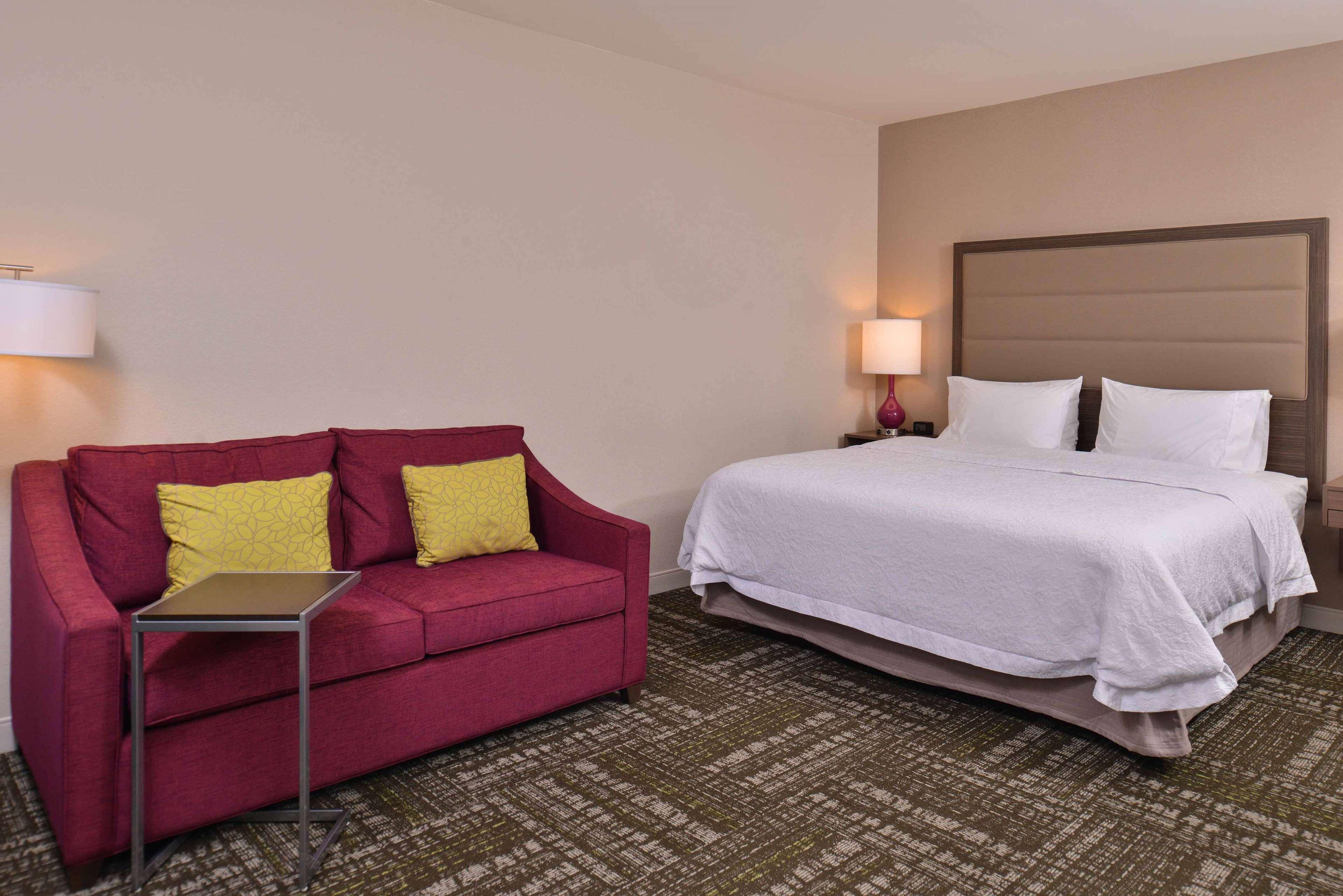 Hampton Inn & Suites Dallas Market Center Eksteriør billede