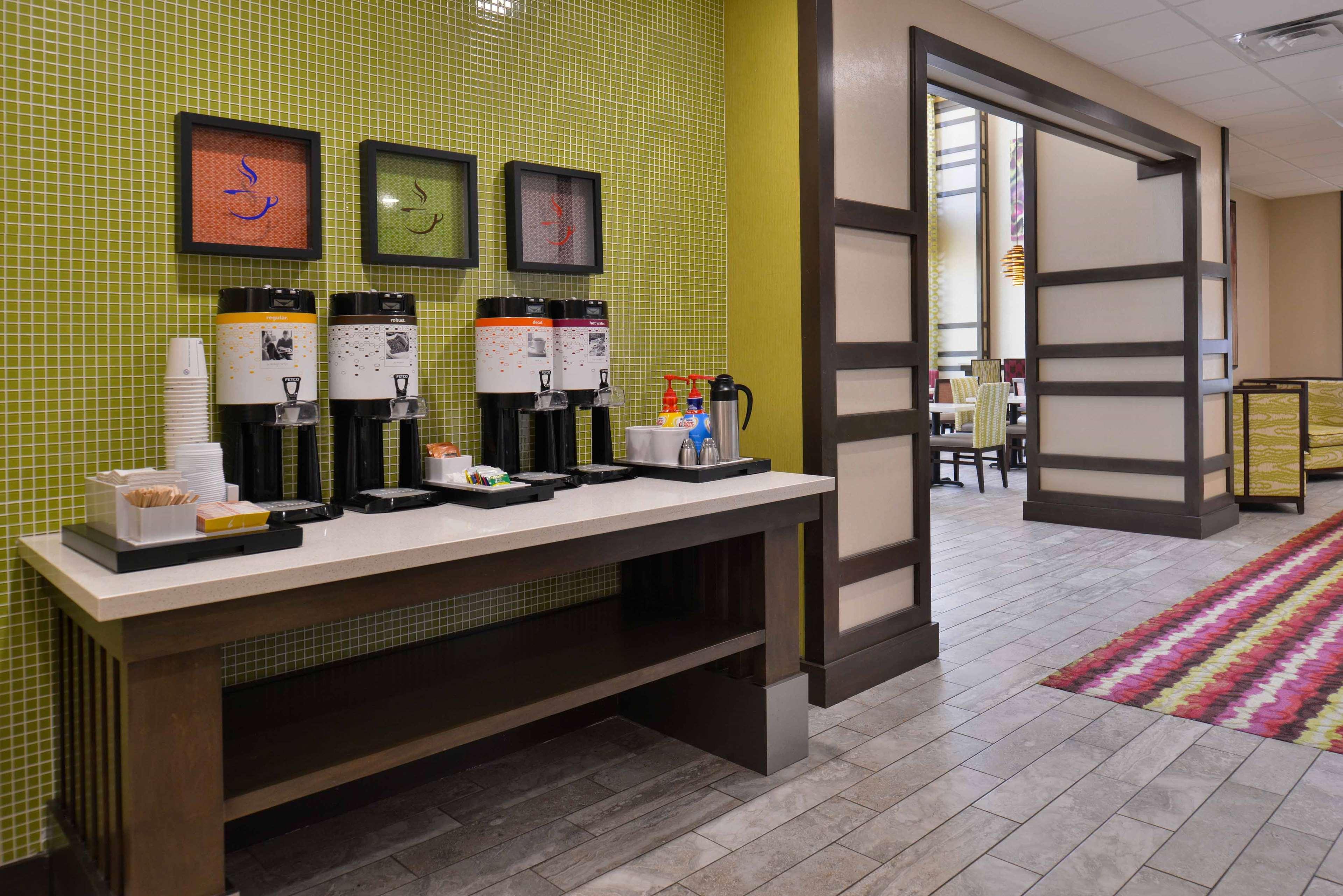 Hampton Inn & Suites Dallas Market Center Eksteriør billede