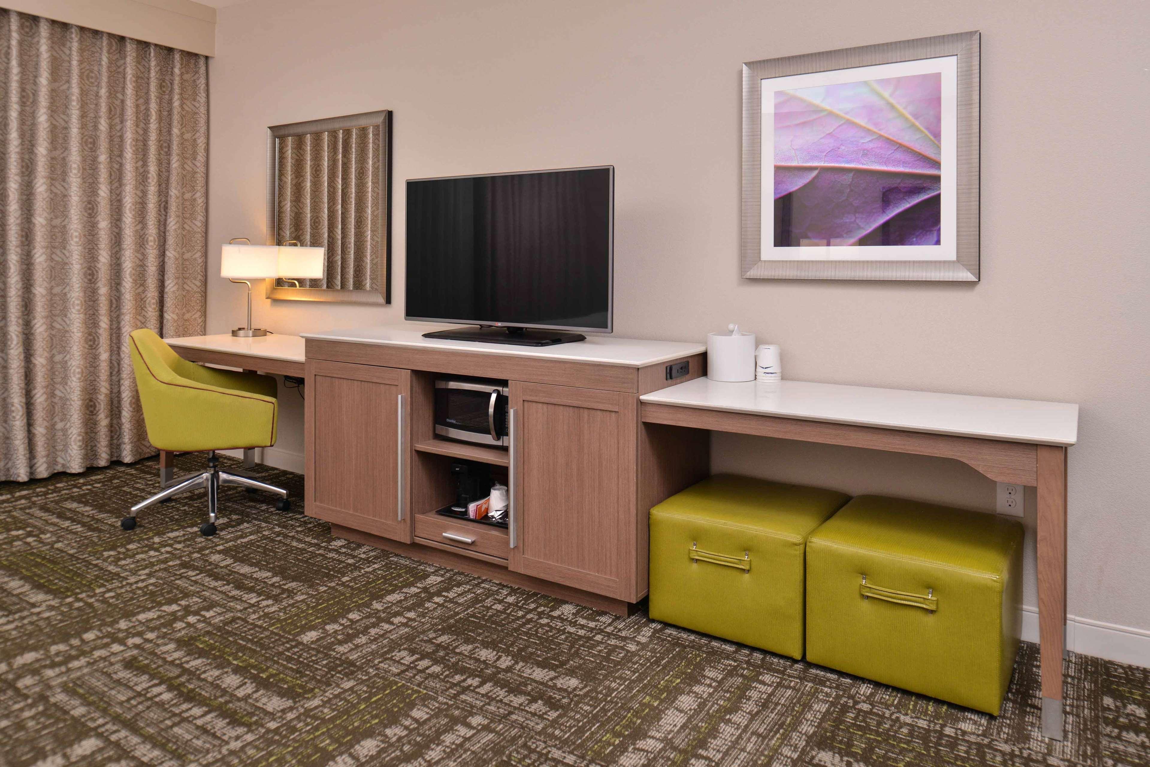 Hampton Inn & Suites Dallas Market Center Eksteriør billede