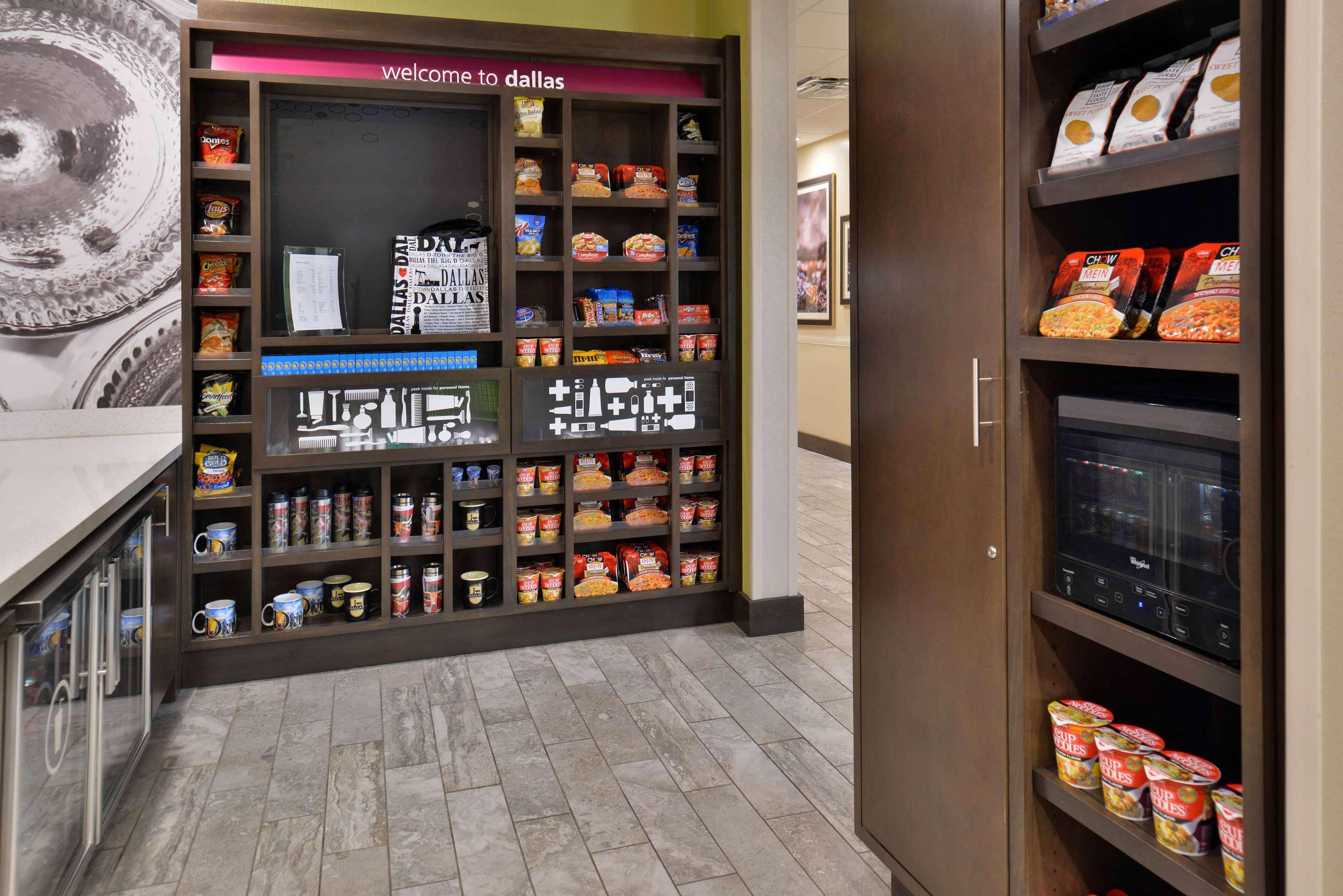 Hampton Inn & Suites Dallas Market Center Eksteriør billede