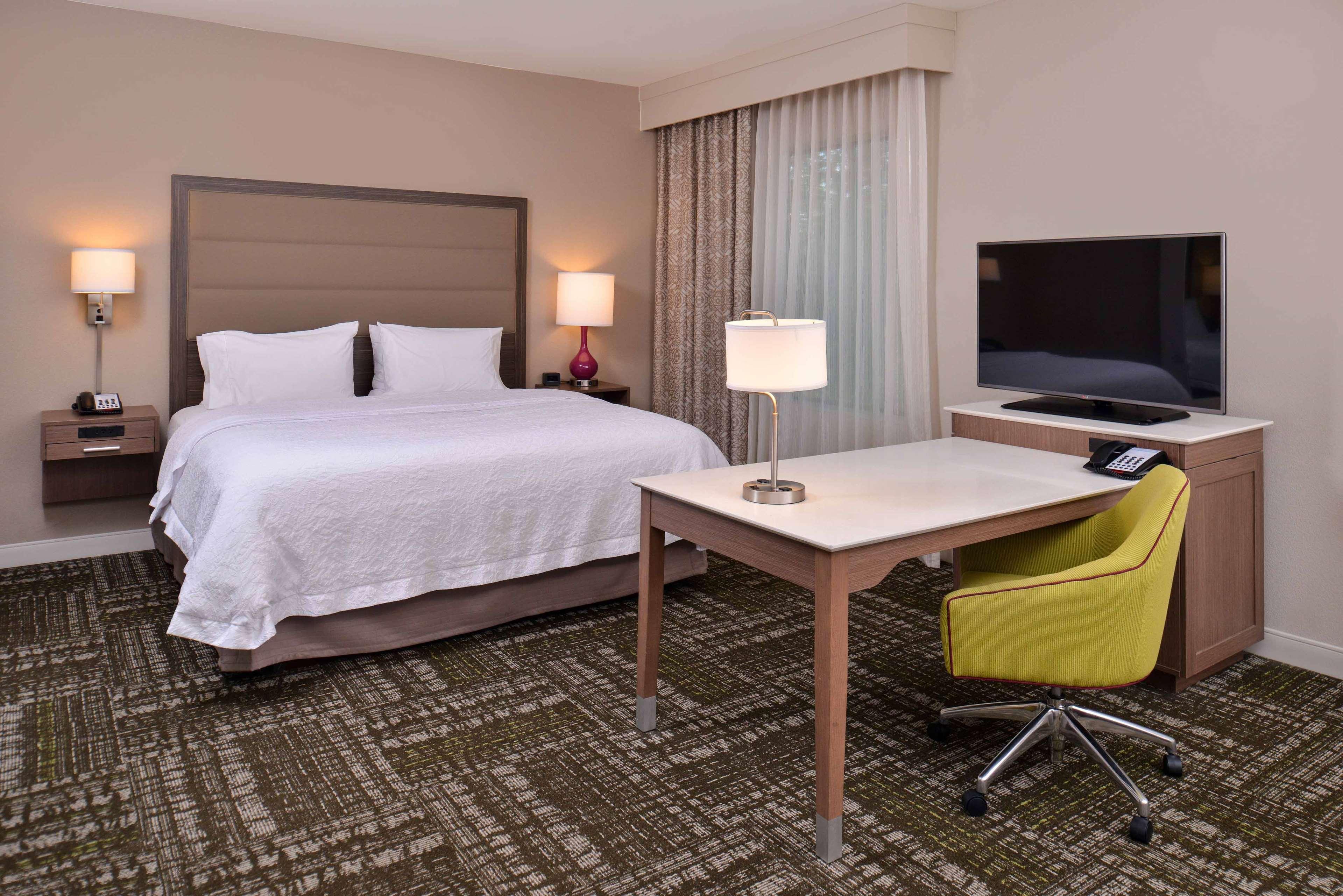 Hampton Inn & Suites Dallas Market Center Eksteriør billede