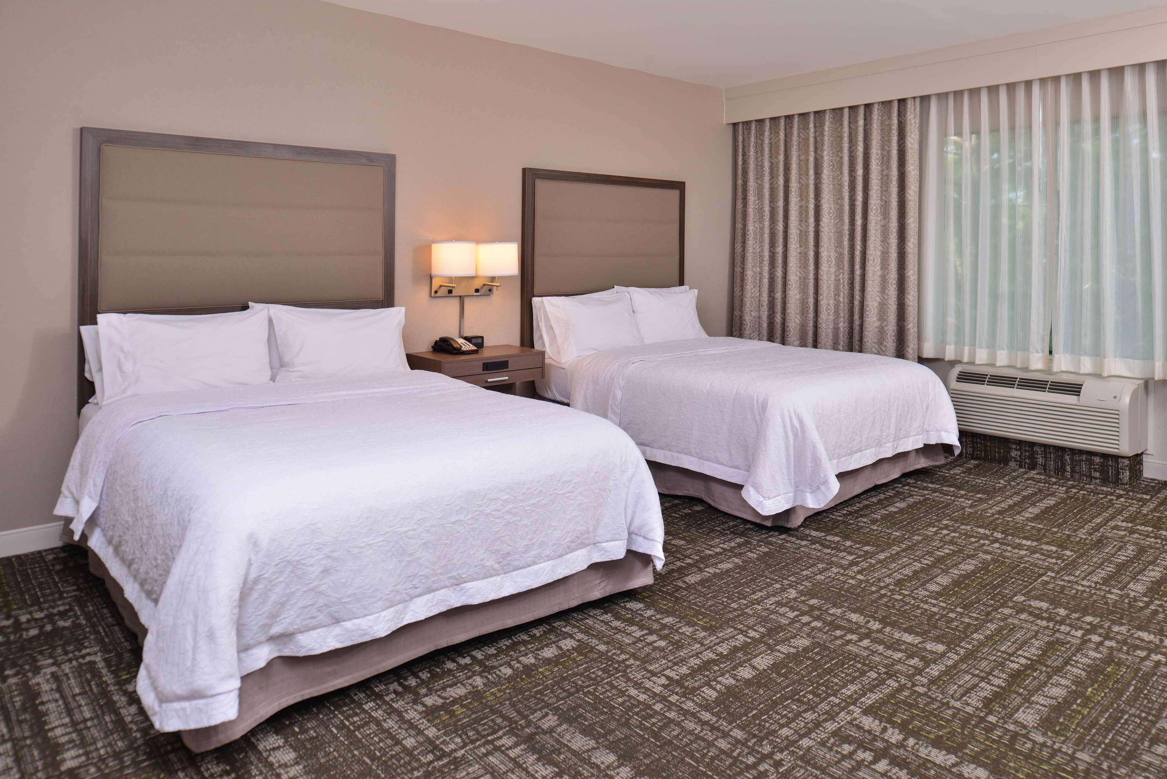 Hampton Inn & Suites Dallas Market Center Eksteriør billede