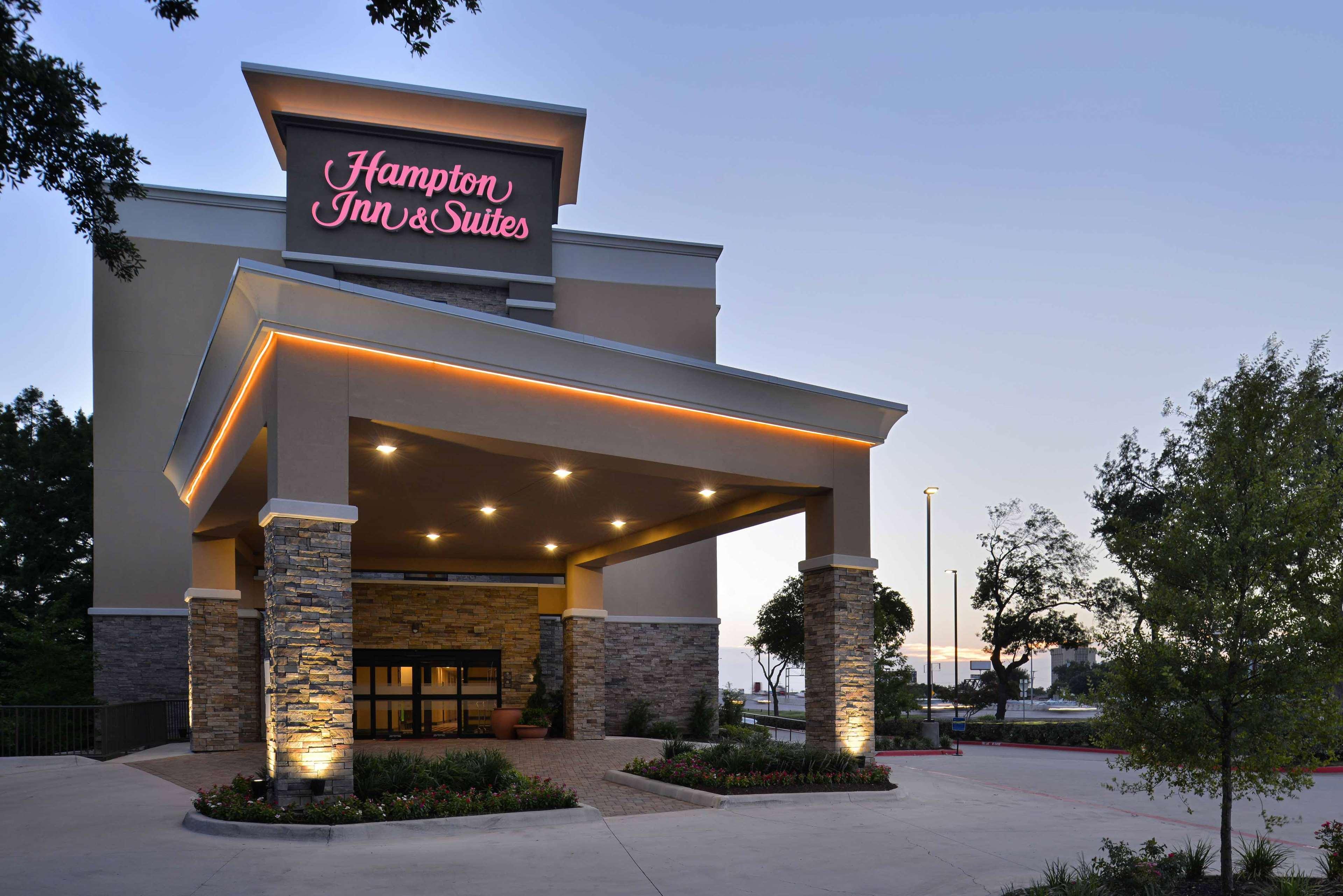 Hampton Inn & Suites Dallas Market Center Eksteriør billede