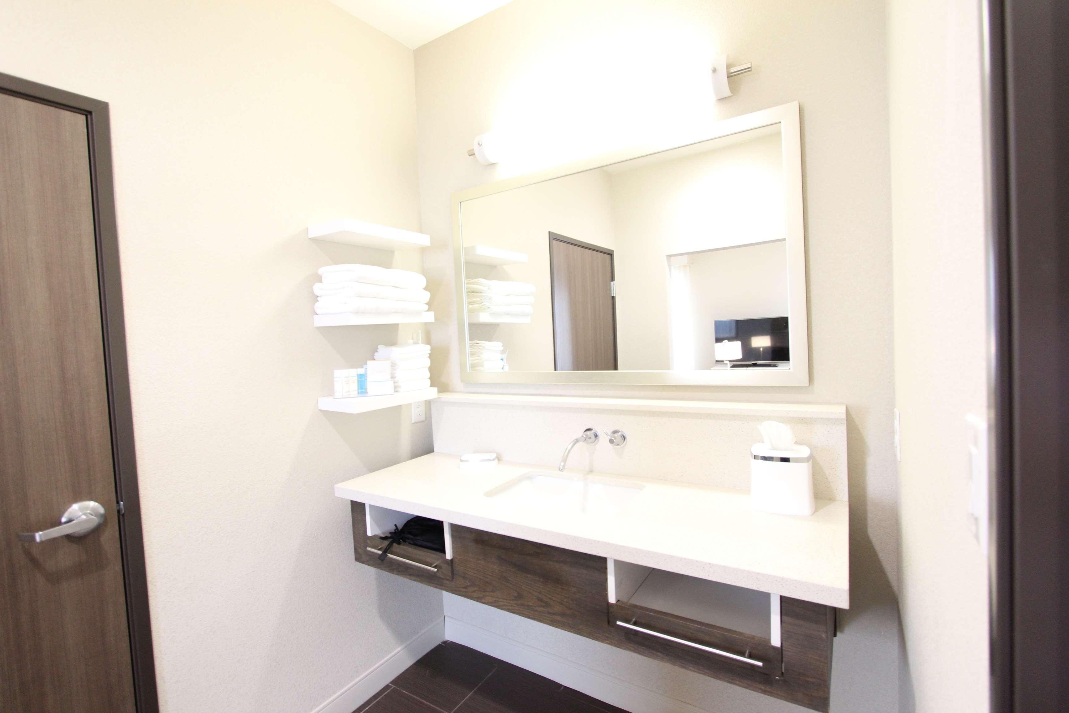 Hampton Inn & Suites Dallas Market Center Eksteriør billede