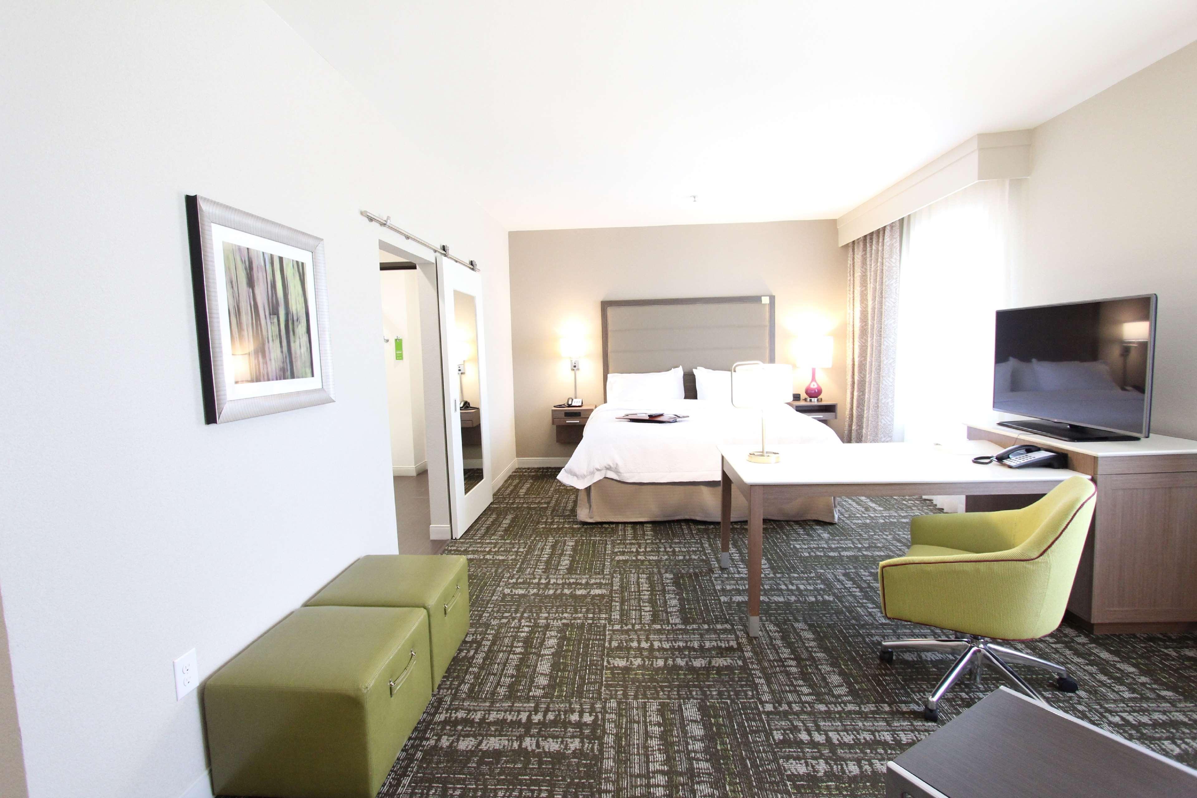 Hampton Inn & Suites Dallas Market Center Eksteriør billede