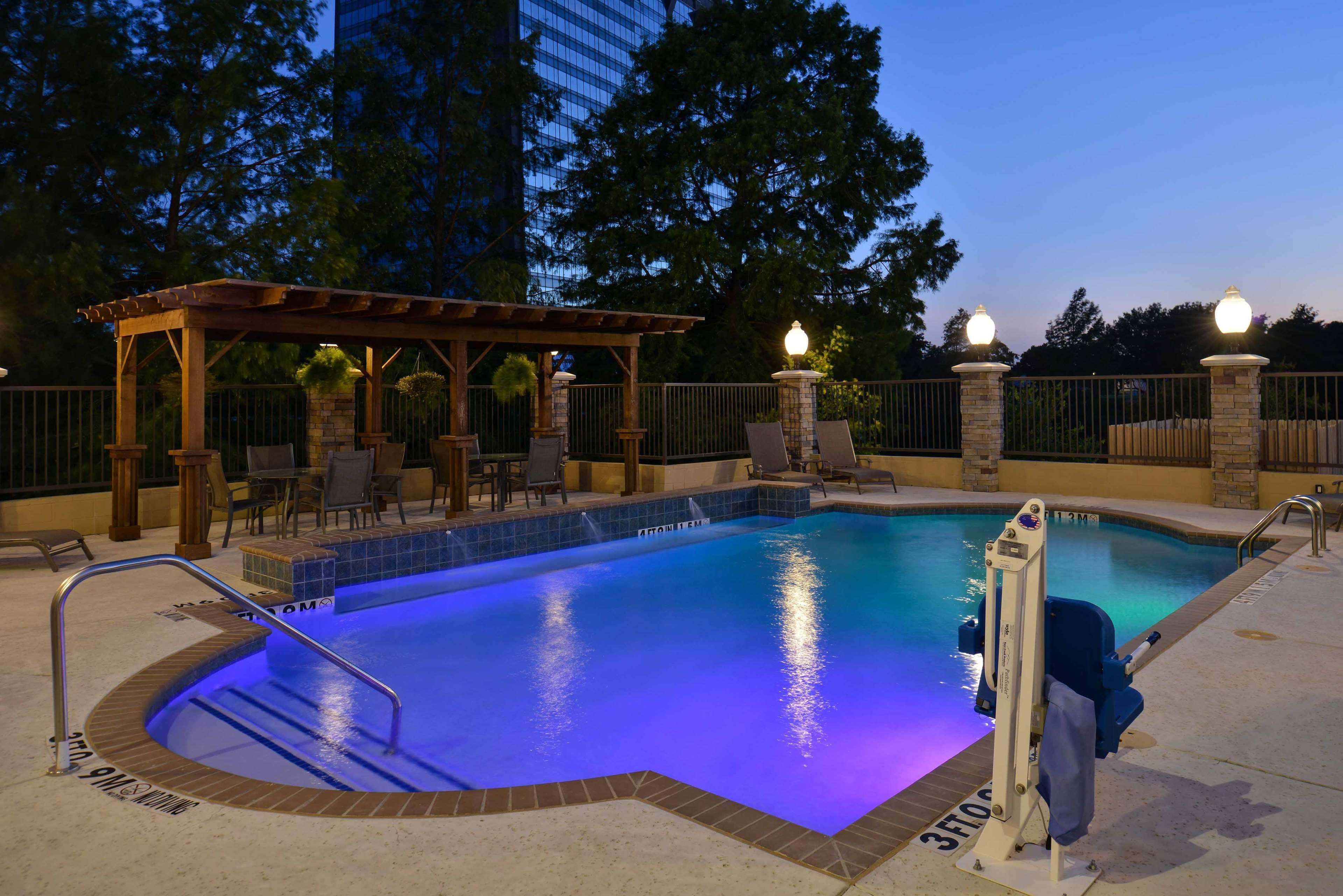 Hampton Inn & Suites Dallas Market Center Eksteriør billede