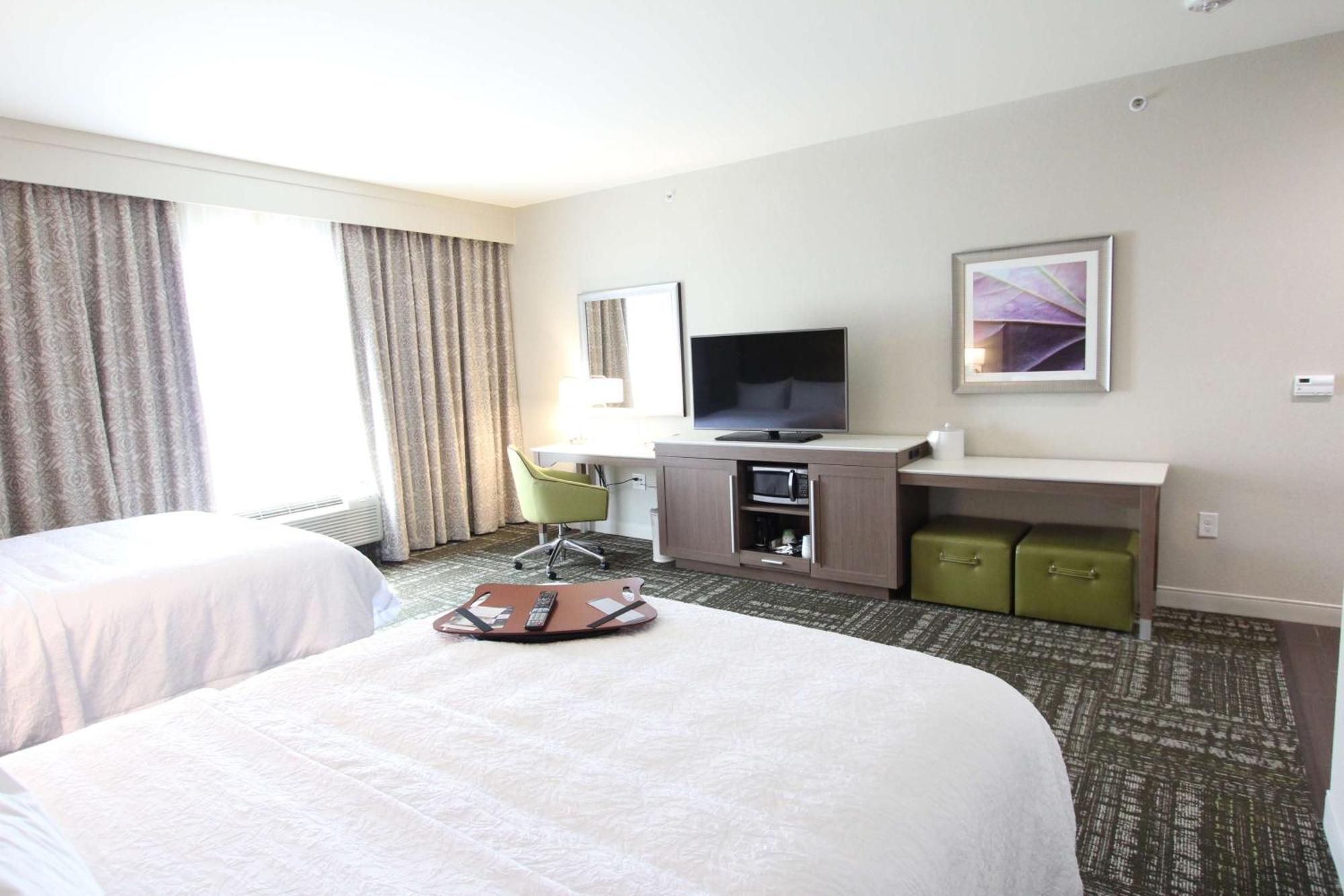 Hampton Inn & Suites Dallas Market Center Eksteriør billede