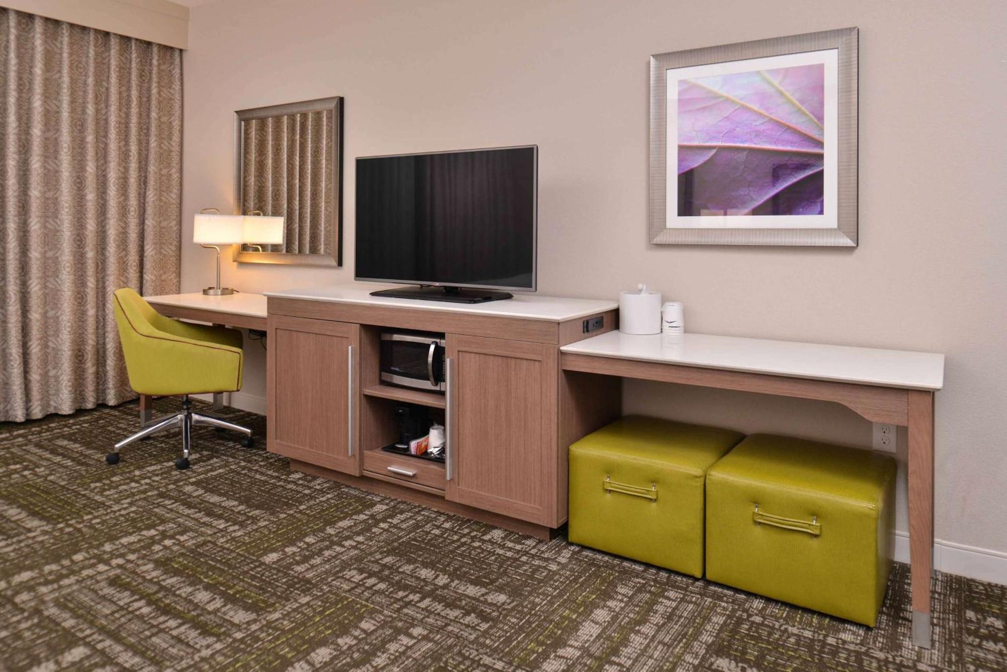 Hampton Inn & Suites Dallas Market Center Eksteriør billede