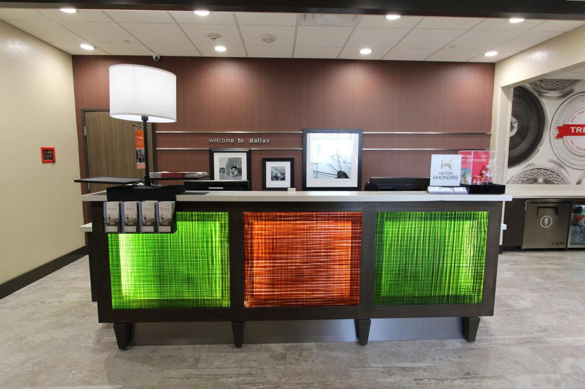 Hampton Inn & Suites Dallas Market Center Eksteriør billede